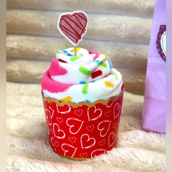 Hand Crafted Valentine’s Day Gift Set Cupcake Socks & Beaded Pen W/ Gift Bag - Picture 8 of 10